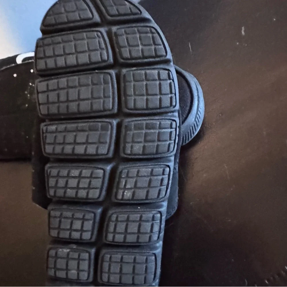 Nike Articute 7.0 Slide Sandals with White Swoosh